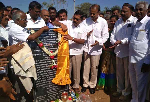 ಹನೂರು : ಒಕ್ಕಲಿಗ ಸಮುದಾಯ ಭವನಕ್ಕೆ ಶಿಲಾನ್ಯಾಶ